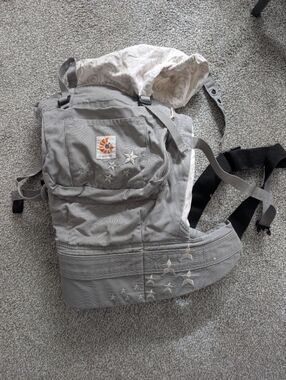 Ergo baby gray star